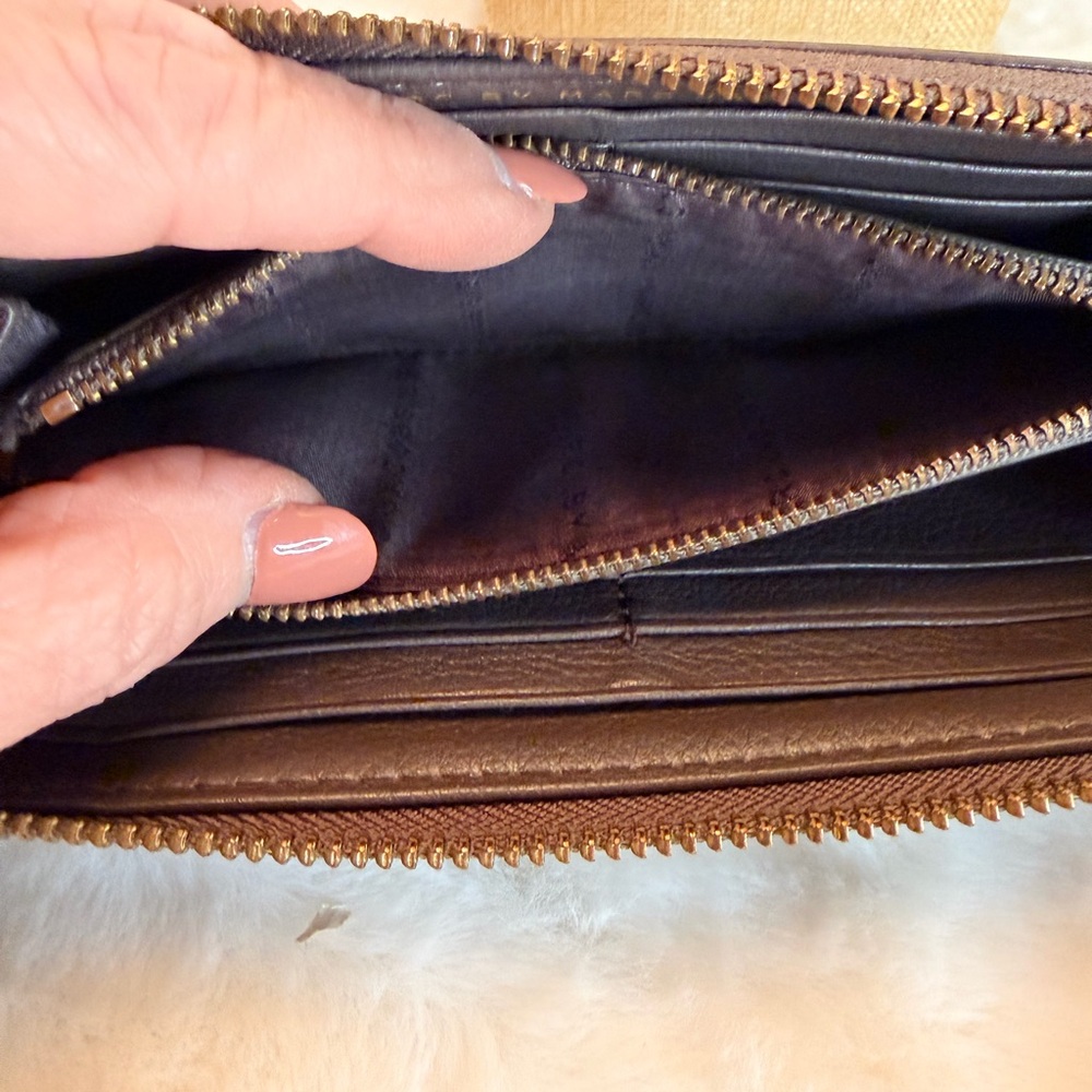 Marc By Marc Jacobs Black Wallet with Gold Plate - Picture 8 of 15